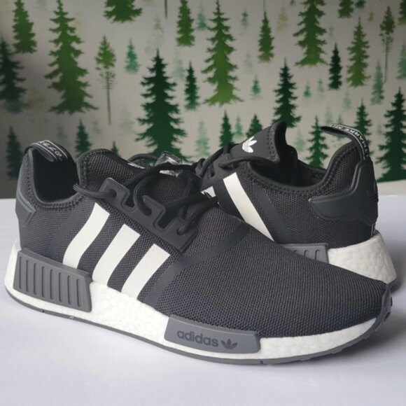NEW 9.5 Mens NMD_R1 Primeblue Adidas. - Picture 1 of 10